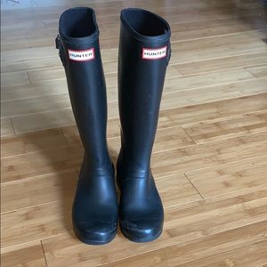 Tall matte black hunter boots!